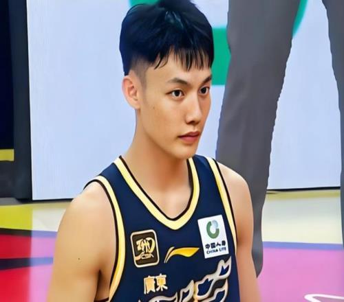 徐杰眉骨受傷，縫了3針郭昊文42分有望入選國家隊