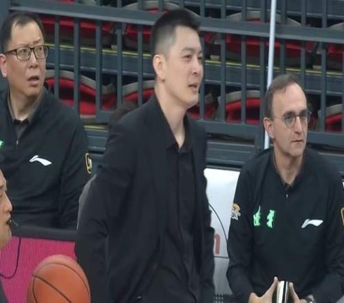 冤不冤楊鳴為何連吃2T被驅逐，成賽季第一人，恐遭籃協追加處罰