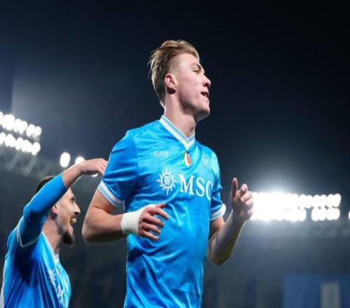 單扛強(qiáng)突+MVP！22歲中鋒帶隊(duì)進(jìn)決賽：離開曼聯(lián)半年12球3助