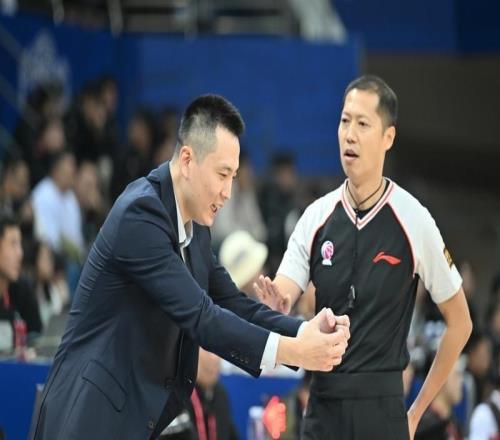 難敵衛(wèi)冕冠軍，CBA開局不順，滿懷雄心的上海男籃暴露短板