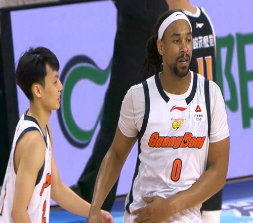 不裝了！廣東隊(duì)“老牛車”爆發(fā)，砍32分11板杜鋒多了爭(zhēng)冠底氣