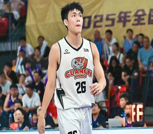 廣西老表炸翻CBA！5場狂砍22.8+，郭士強該召他入隊