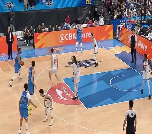 廣東被北京胖揍！胡明軒送溫暖徐杰受傷離場薩姆納強勢輸出