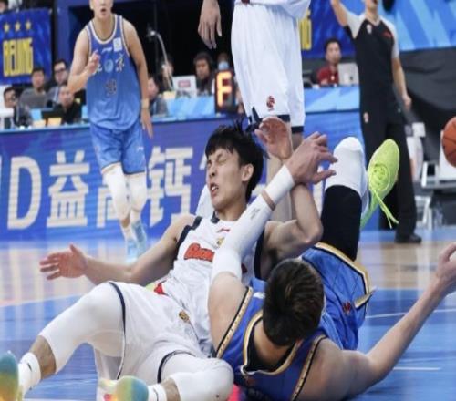 杜鋒：徐杰軟組織挫傷還需觀察，奎因大腿拉傷還需一周恢復