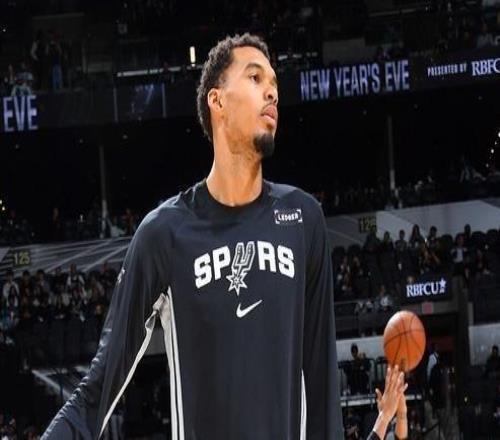 马刺队记：文班亚马韧带无损伤未随队前往客场将缺战步行者