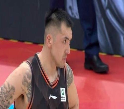 差距大！山東男籃3人發(fā)揮堪稱完美，5人勉強及格，他們4人太差了