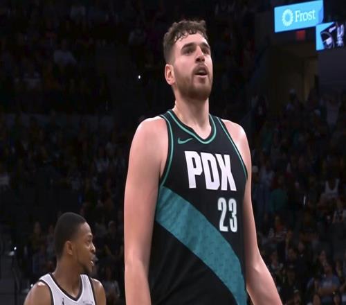 克林根24+12！楊瀚森2+2，開拓者爆冷掀翻馬刺，誕生4個(gè)不可思議