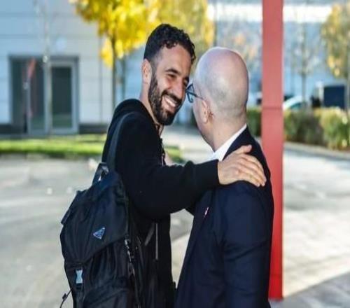 不是“經(jīng)理”，曼聯(lián)官方公告中阿莫林的身份仍然是“主教練”