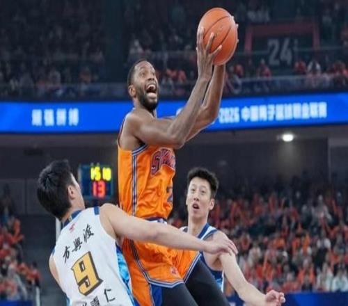 三十周年之夜，七連勝是最好的禮物：上海男籃大勝衛(wèi)冕冠軍，檢驗來得正是時候