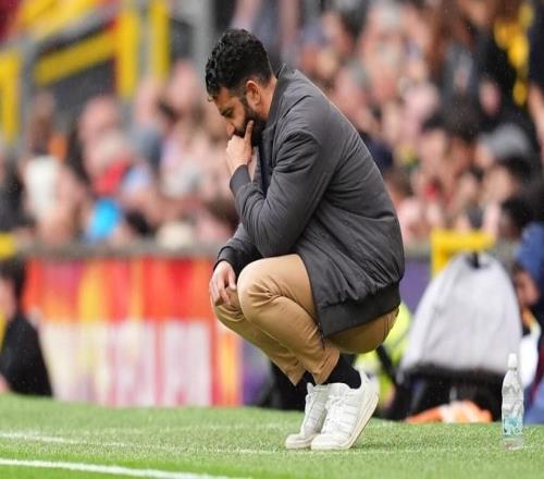 下課后首次露面！阿莫林笑容燦爛，雙手插兜，離開曼聯(lián)徹底解脫