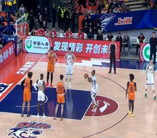 CBA戰(zhàn)況：廣東男籃遭浙江壓哨三分絕殺，上海大勝廣廈登上榜首