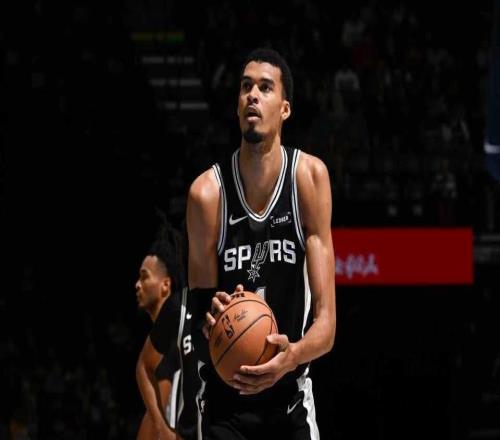 文班復出30分馬刺遭灰熊逆轉?？怂?8中4丟絕殺斯潘塞21+7+8