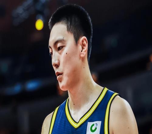 28分鐘僅得3分，表現(xiàn)拉胯再遭質疑，球迷：杜鋒的打算，精著呢