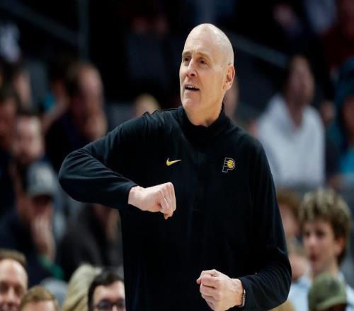 那个会开飞机的音乐家，终于成为NBA千胜教头