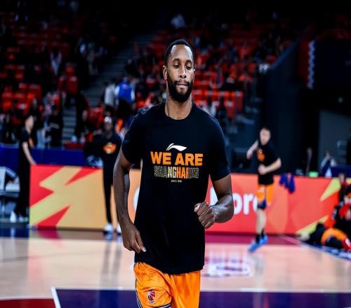 不會裁掉弗格！上海男籃將其合同轉(zhuǎn)正，需要他的季后賽經(jīng)驗