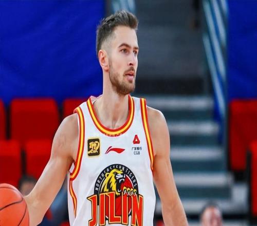 萬(wàn)萬(wàn)沒想到，北控男籃對(duì)陣四川，比賽打的那么艱難，僅以2分險(xiǎn)勝