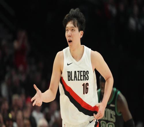 火箭再戰(zhàn)開拓者！半場三分14中2，射手群再次低迷，烏度卡也無奈