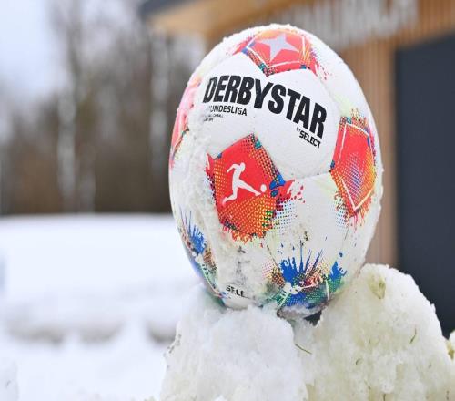 官方：因球場結冰和嚴重風雪，不萊梅vs霍芬海姆的比賽延期