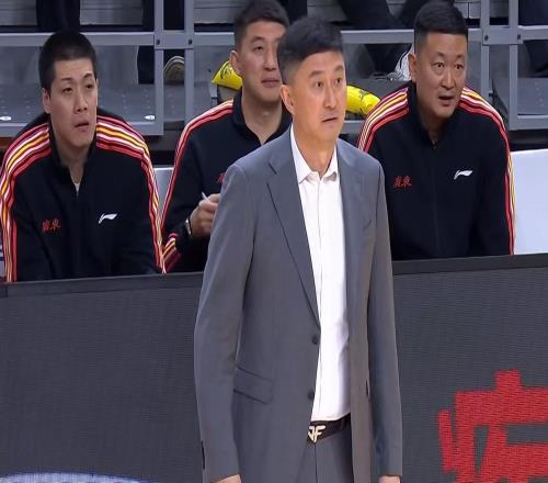 太適合廣東隊！CBA“冠軍中鋒”狀態(tài)勁爆，這可是杜鋒的內(nèi)線底牌