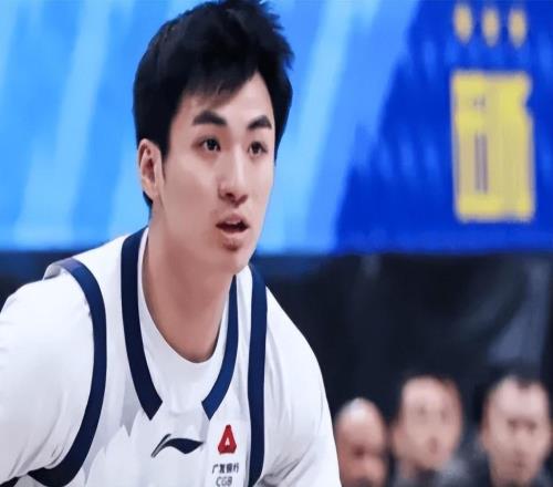 誰能想到，于德豪三分球6投5中，拿到17分，成為球隊贏球功臣