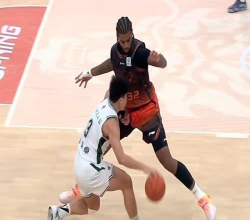 6連勝！山東男籃擊敗同曦，于德豪三分爆發(fā)，克里斯22分