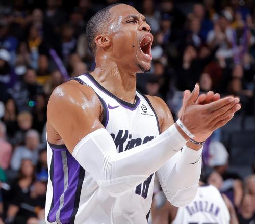 3分險(xiǎn)勝火箭，12分?jǐn)貧⒑耍醣晨勘诚蔡?連勝，威少把話挑明