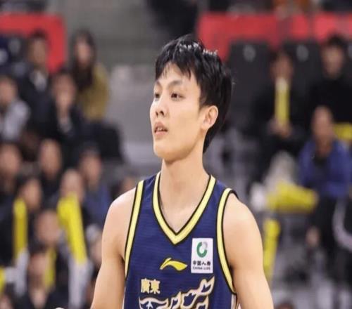 廣東首節(jié)險(xiǎn)勝同曦！胡明軒回暖，三外全部打鐵，同曦命中率也糟糕