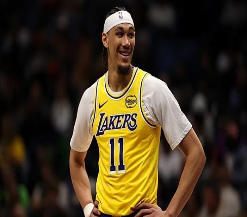 看起來與兩大核心的兼容度非常高但湖人替補中鋒畢竟能力有限啊