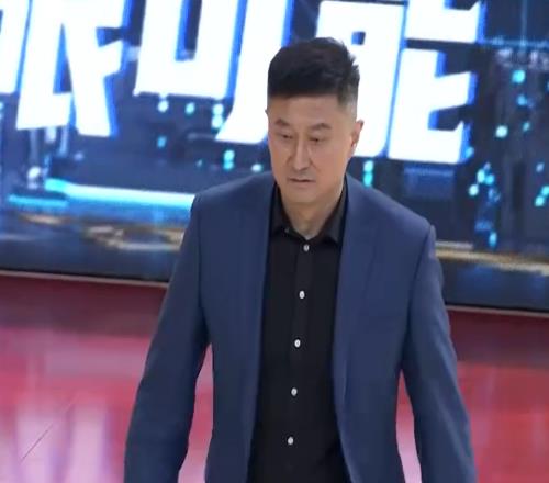 不可思议！广东队3分球20中1，半场输上海26分杜锋暴跳如雷