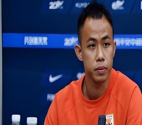 他上賽季在保級(jí)隊(duì)都不是主力，為何如今卻能官宣加盟國(guó)安