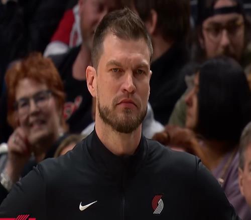 楊瀚森14+17+2+2！籃板創(chuàng)新高，率隊127111獲大勝，開拓者淘到寶