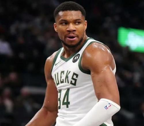 都在憋大招！NBA多支球隊在等揚尼斯提出交易申請！