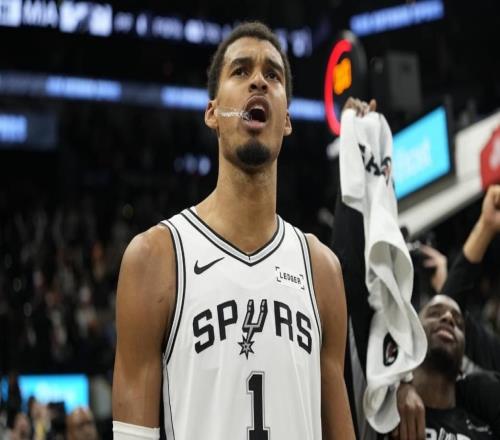 火箭勝馬刺！豪取3連勝！謝潑德末節(jié)救主轟21分，文班僅14分