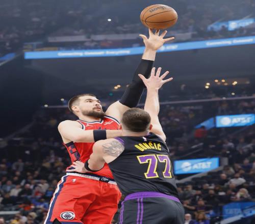 摧毀湖人！怒砍18分19籃板！這才是洛杉磯第一中鋒