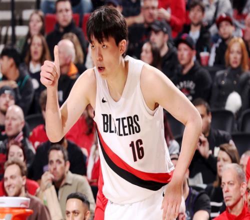 外媒解析楊瀚森困境：關(guān)注度只保證不被裁決策慢半秒就會(huì)受懲罰