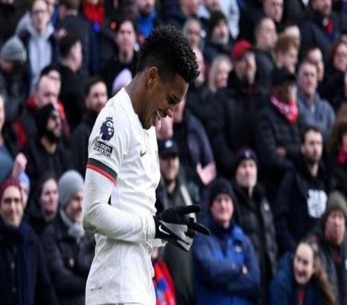 18歲276天，埃斯特旺是英超單場傳射建功最年輕的巴西球員