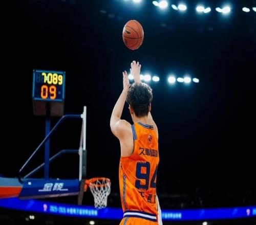銘記場面里程碑之夜！王哲林解鎖CBA萬分，上海男籃力克廣州男籃