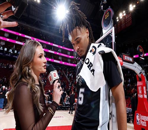 不上头就是好球员!马刺后场新星的个人能力绝对是相当不错的