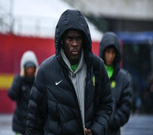 恩加德烏已正式官宣加盟重慶銅梁龍，未來將成防守核心，值得期待