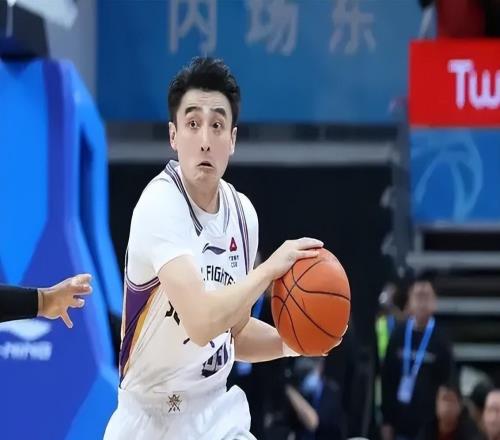 北控?zé)o緣四強(qiáng)發(fā)布會(huì)！張慶鵬不滿防守提小將發(fā)揮，羅漢琛回應(yīng)融入