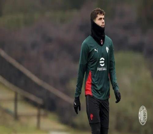 米体丨放假期间仍在加练