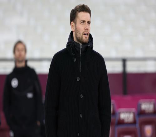 布莱顿跟队：球迷对许尔策勒愈发不满，但他的帅位暂时安全