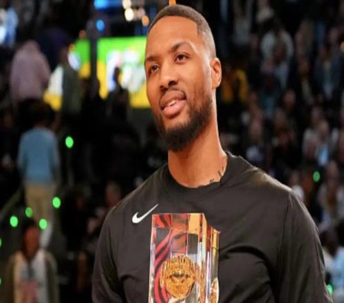 卡子哥是當(dāng)代喬丹，華子是喬丹私生子，卡子打華子，就像爸爸打孩子！