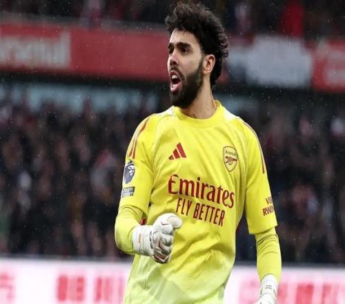 希曼：拉亞和我當(dāng)年有點(diǎn)像，我從19歲起就一直用表現(xiàn)回?fù)糍|(zhì)疑