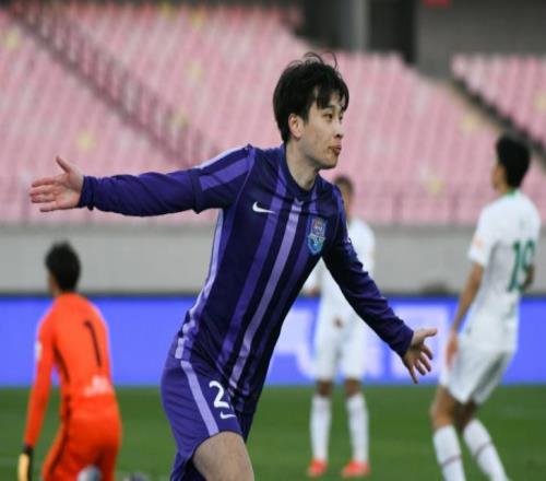 他是津門(mén)虎功勛后衛(wèi)，曾在J聯(lián)賽留洋，如今官宣加盟中甲球隊(duì)