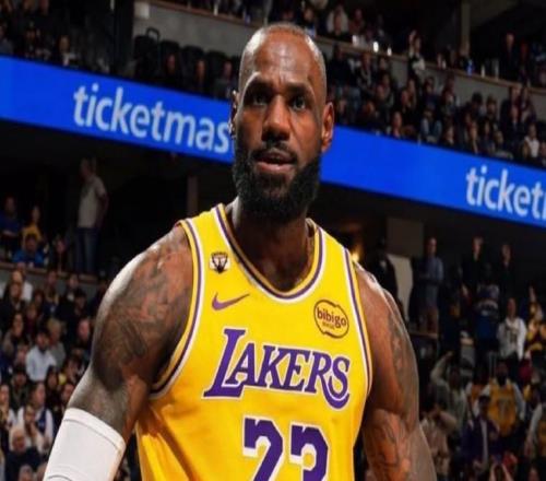 41歲零44天！詹姆斯超越馬龍，成為NBA歷史最老三雙球員