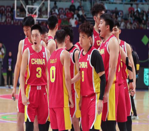 每天補(bǔ)貼300！中國(guó)男籃除夕還在訓(xùn)練，球迷：假裝努力