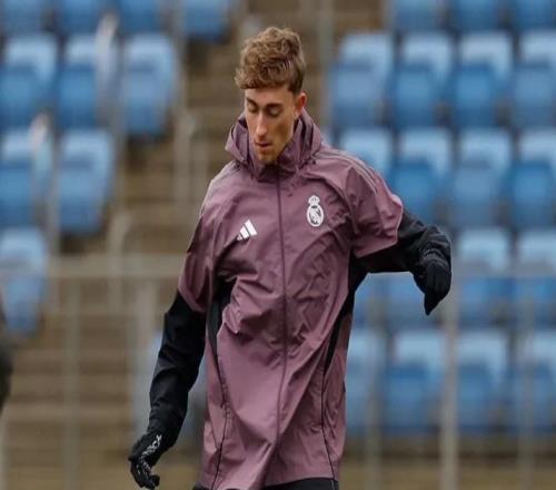 記者：赫伊森因比目魚肌問題缺席合練，可能無緣出戰(zhàn)奧薩蘇納