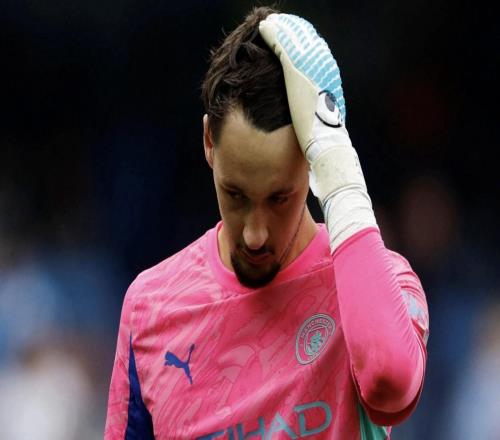 電訊報(bào)：去年特拉福德有機(jī)會(huì)拒絕曼城高薪阻礙其離開曼城