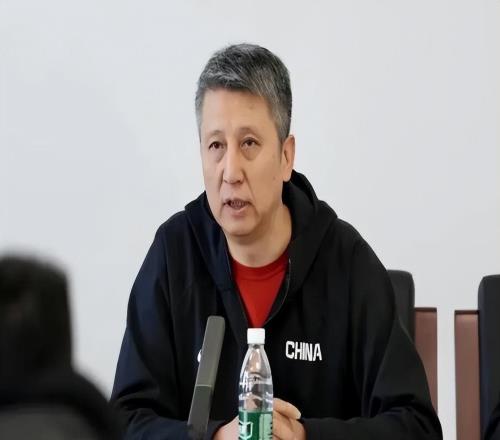 周琦曾凡博缺席，余嘉豪5次轉(zhuǎn)機(jī)萬(wàn)里馳援！男籃客戰(zhàn)日本沖開(kāi)門(mén)紅